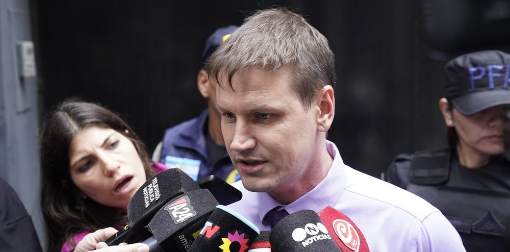 La Embajada de Rusia se pronunció en defensa del diplomático que se atrincheró en su auto para no realizar el test de alcoholemia