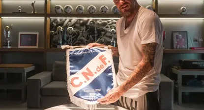 DAlessandro con su banderín de Nacional