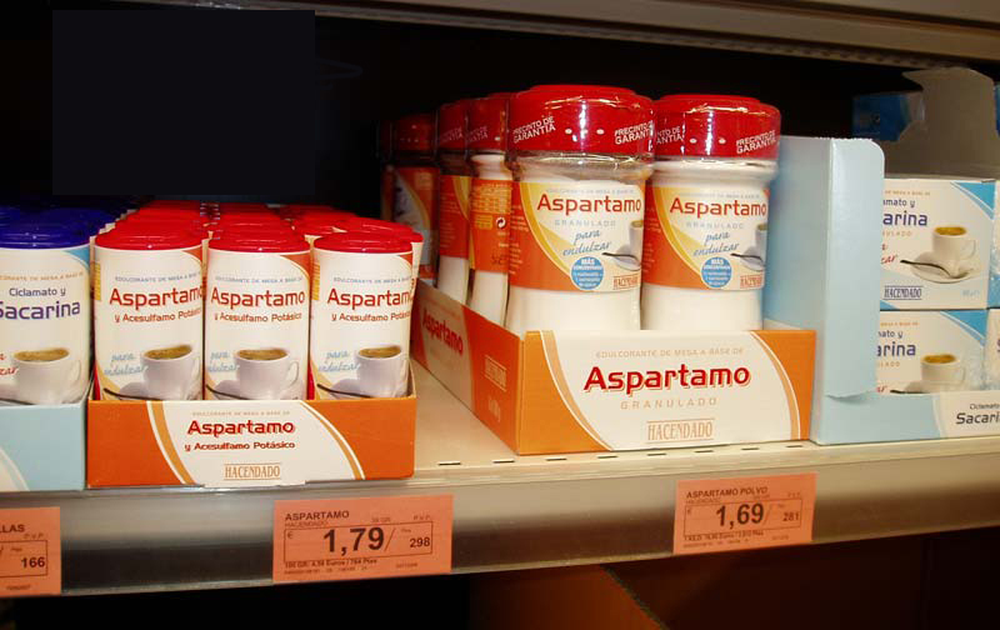 Crecen las advertencias por los efectos del aspartamo en el corazón y el cerebro.