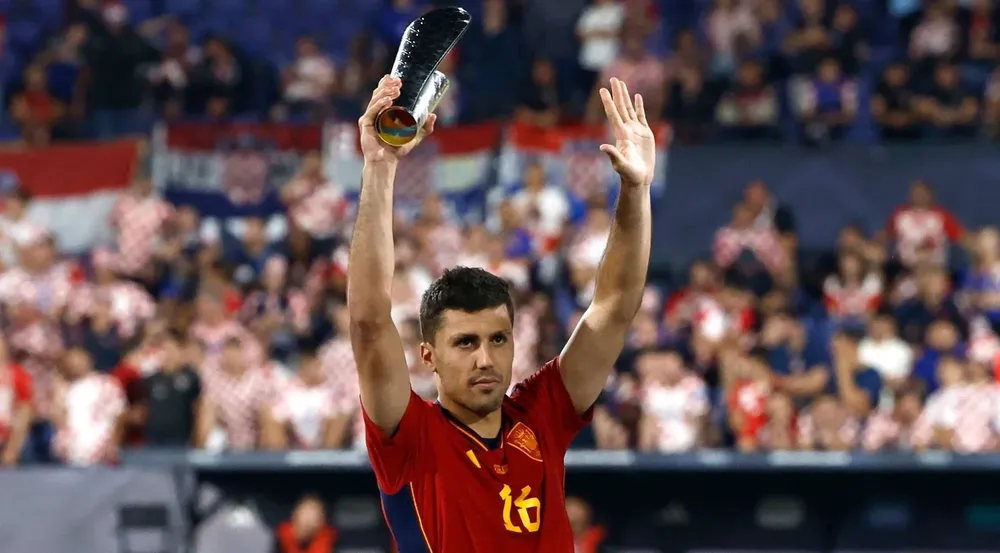 Rodrigo Hernández premiado por su gran temporada en el Manchester City.