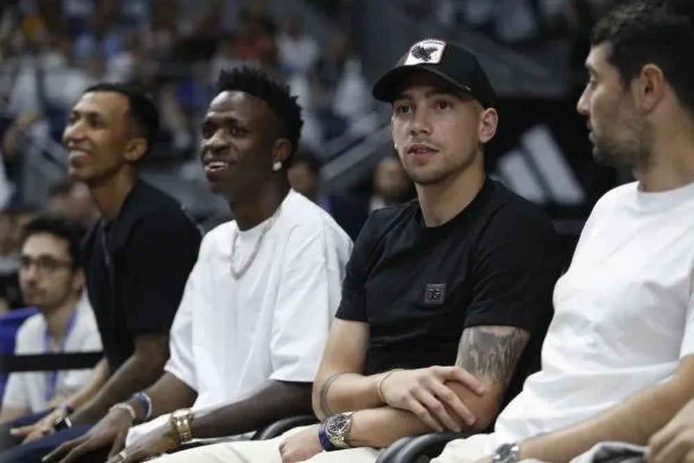 Valverde junto a Vinicius