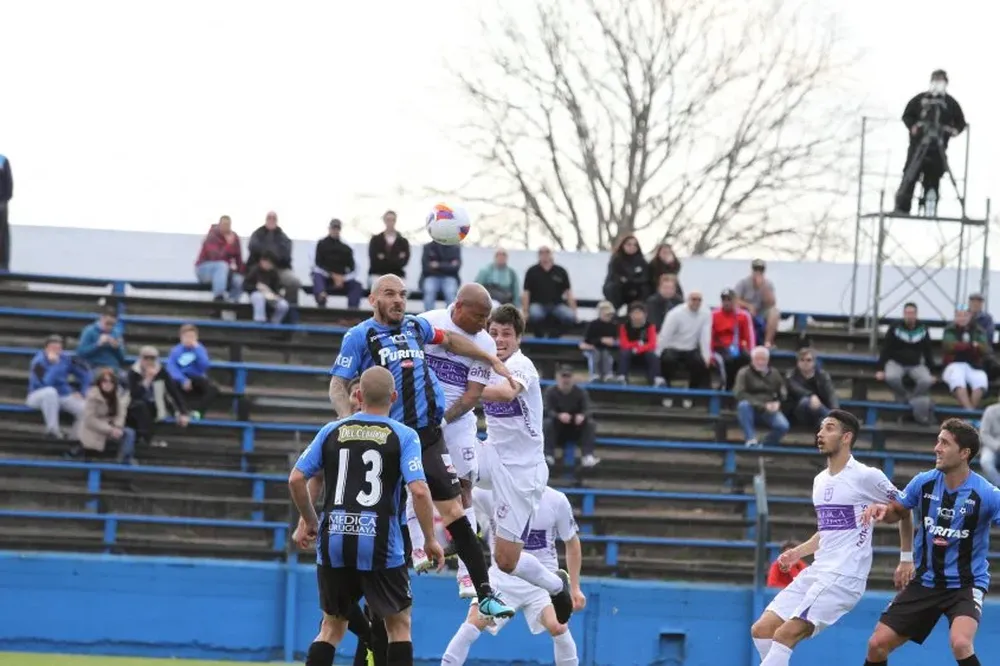 Liverpool le ganó a Defensor con propiedad