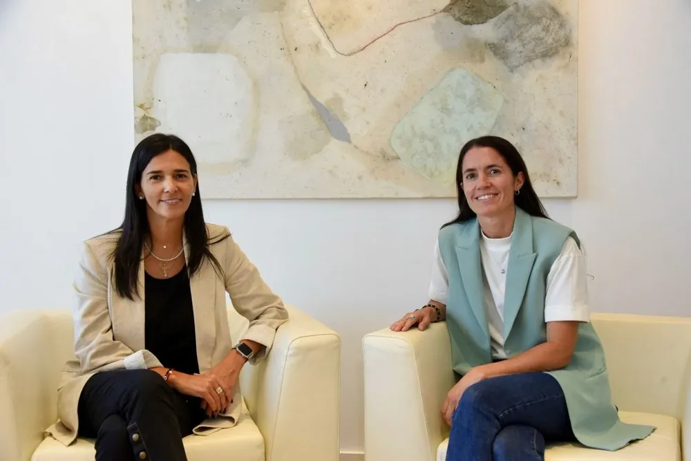Laura Giachero y Florencia Lecueder de Itaú
