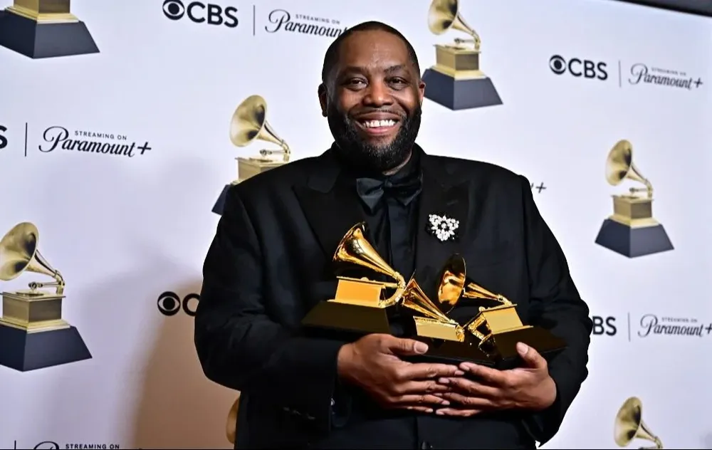 Killer Mike posa con sus premios