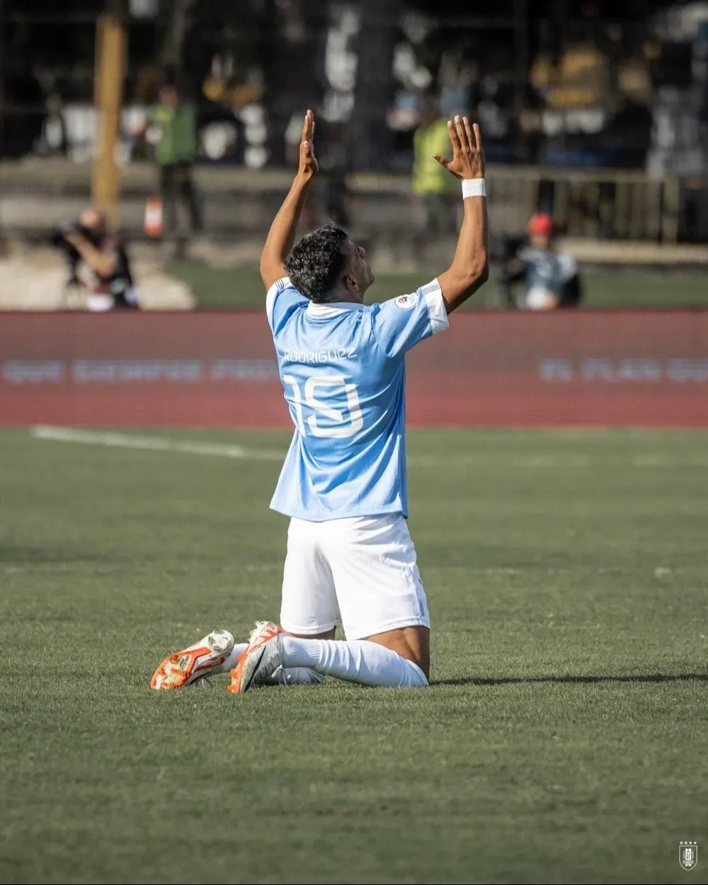 Luciano Rodríguez celebra el primer gol