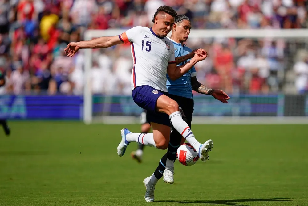 Darwin Núñez fue a todas en el ataque