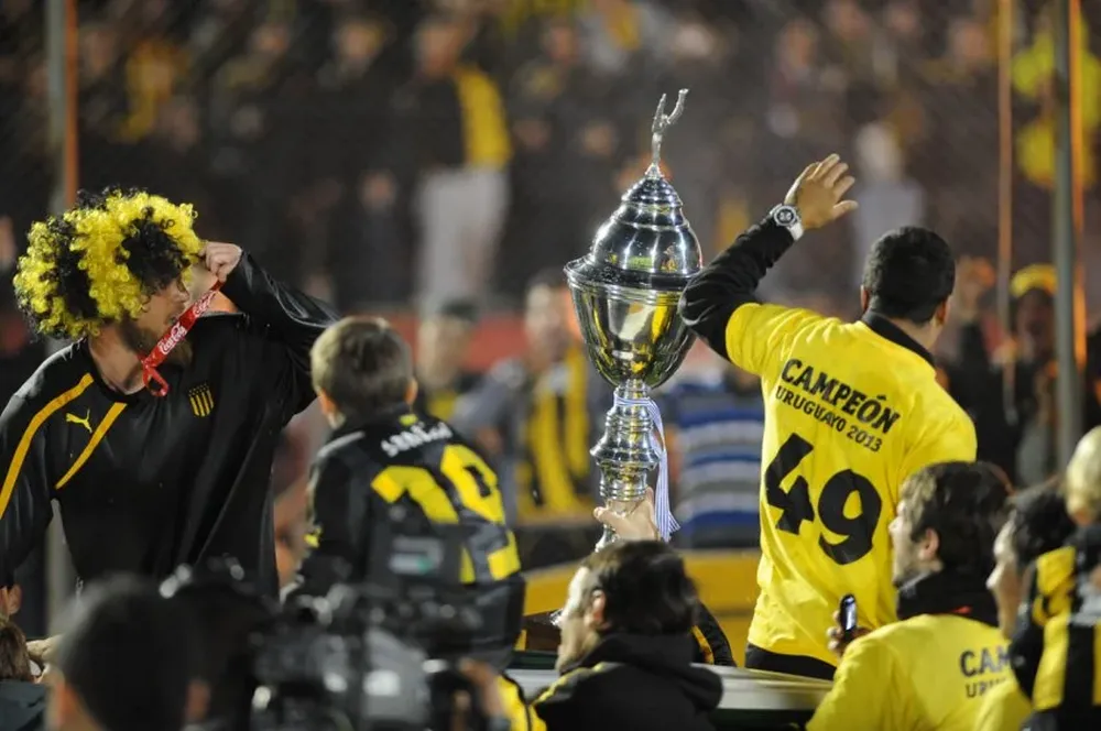 Así festejaron la última Copa Uruguaya los jugadores de Peñarol: el título 49
