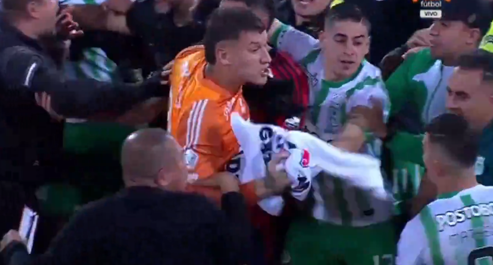 Washington Aguerre en medio del cruce