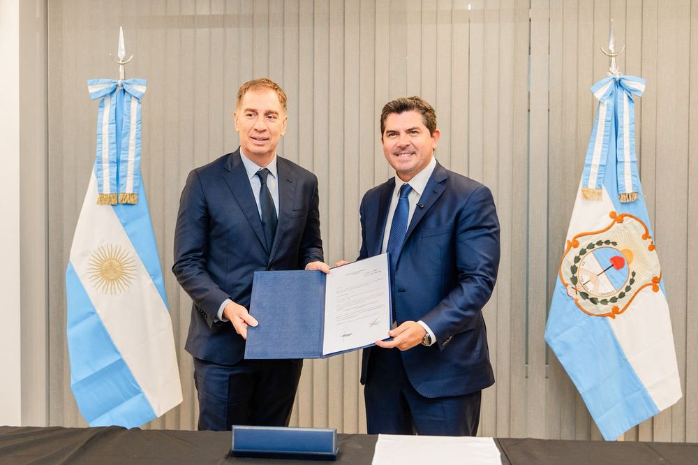 El ministro del Interior, Diego Santilli, junto al gobernador de San Juan, Marcelo Orrego.