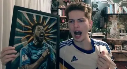 Davo y su poster de Suárez