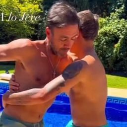 Álvaro Recoba fue tirado a la piscina por Jeremía Recoba mientras se tomaban una fotografía Álvaro Recoba fue tirado a la piscina por Jeremía Recoba mientras se tomaban una fotografía