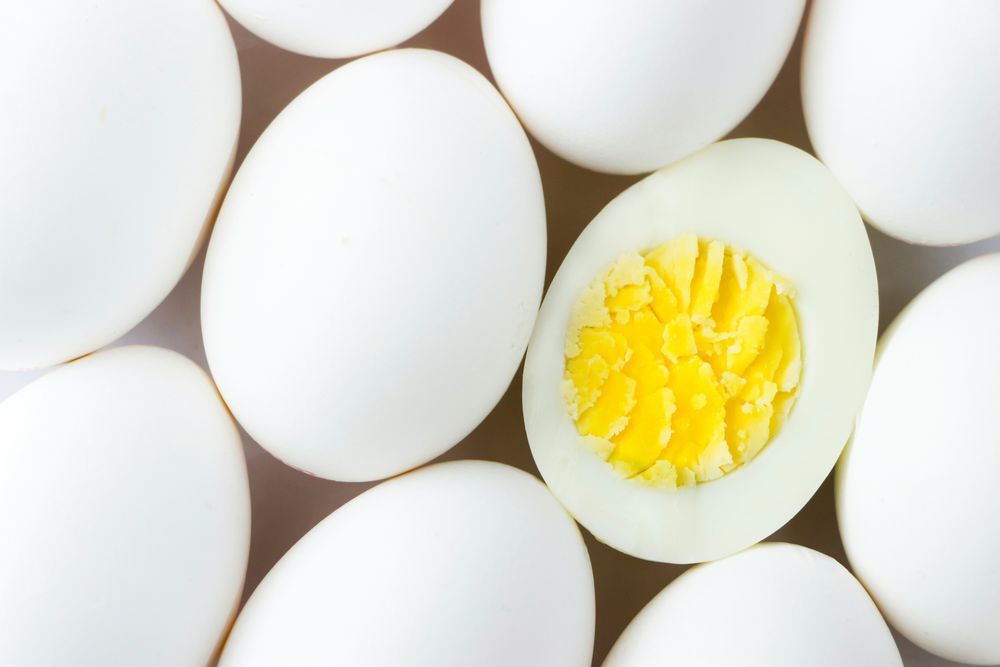 Los huevos son ricos en vitaminas del grupo B, vitamina D, selenio y colina.  