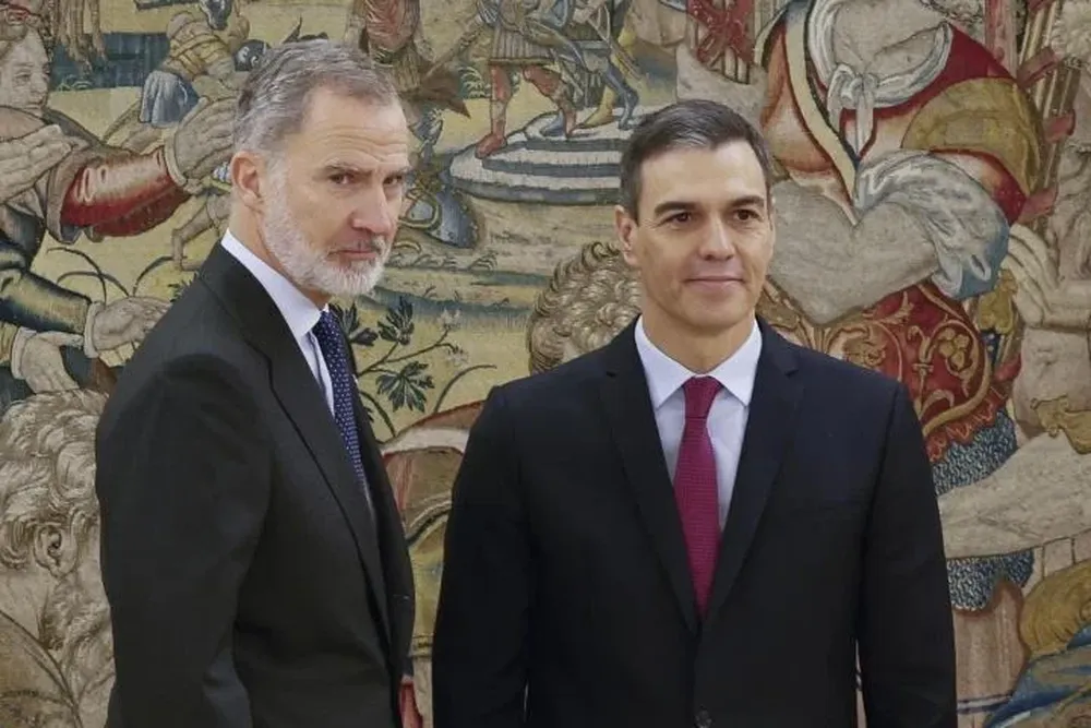 El Rey Felipe Vi y el presidente en funciones, Pedro Sánchez.