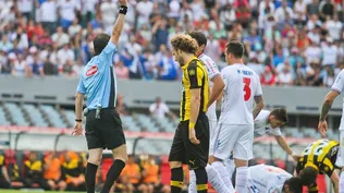 ¿Por qué Cunha  no expulsó a Forlán?