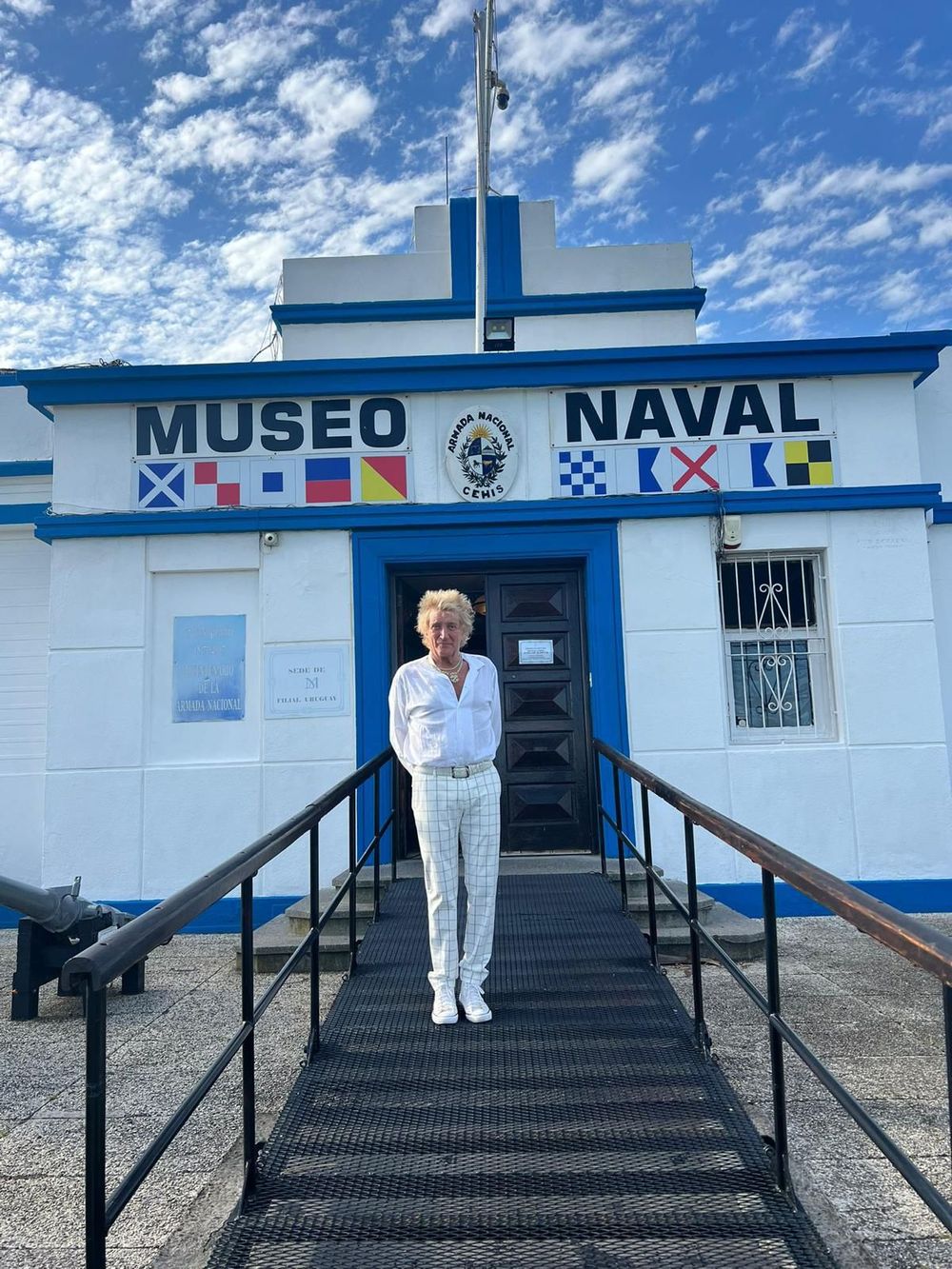 [Imagen: rod-stewart-museo-naval.jpeg]