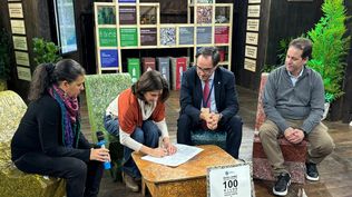 La firma del convenio, en la Expo Uruguay Sostenible.