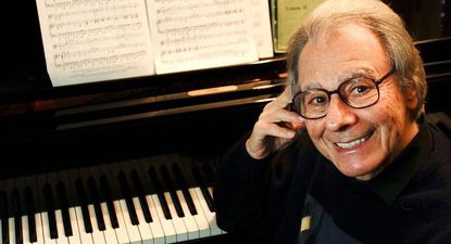 Muere Lalo Schifrin, el compositor argentino de la mítica banda sonora de Misión imposible