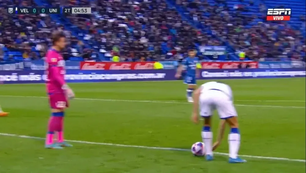 La jugada de Leonardo Burián con Lautaro Giannetti