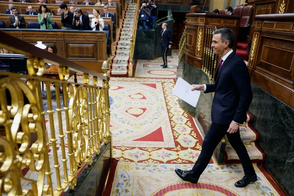 El presidente del Gobierno, Pedro Sánchez, se dirige a intervenir durante la sesión de control al Ejecutivo este miércoles en el Congreso.