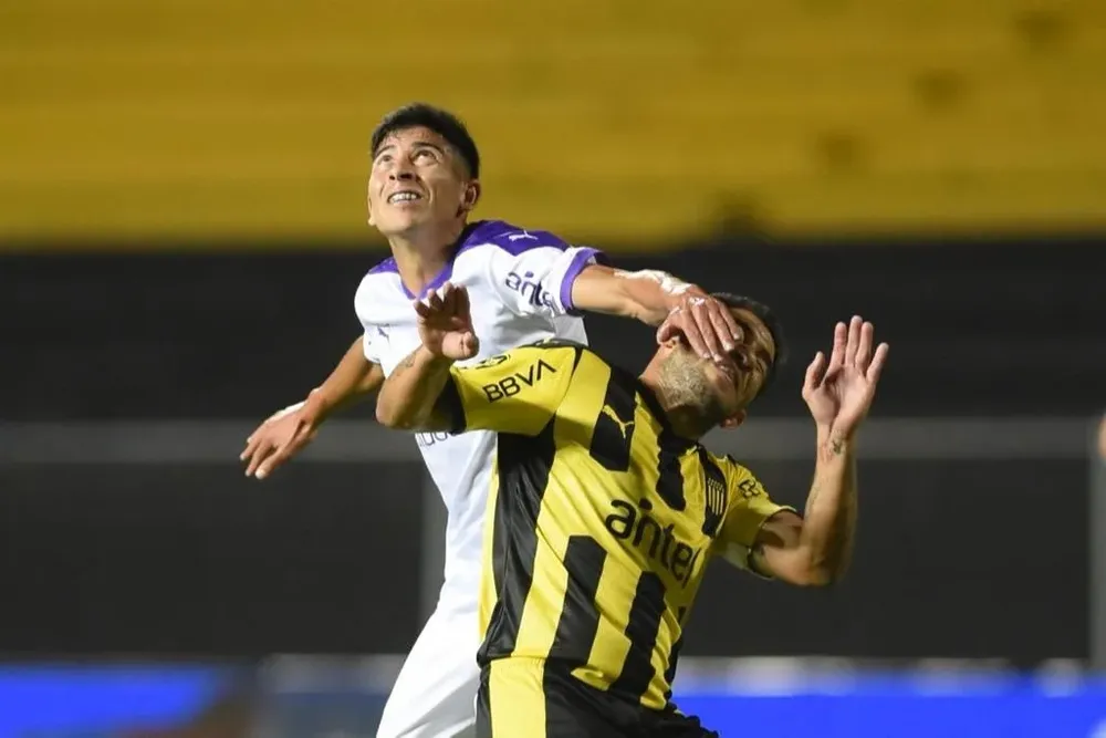 Alan Rodríguez y Walter Gargano