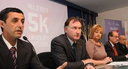 Archivo. Pablo Sanmartino a la izquierda, en el lanzamiento de una 5K en el Ministerio de Turismo