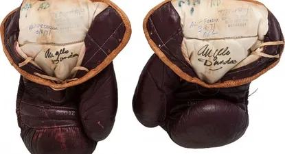 Los guantes que llevaron a Alí hacía la victoria