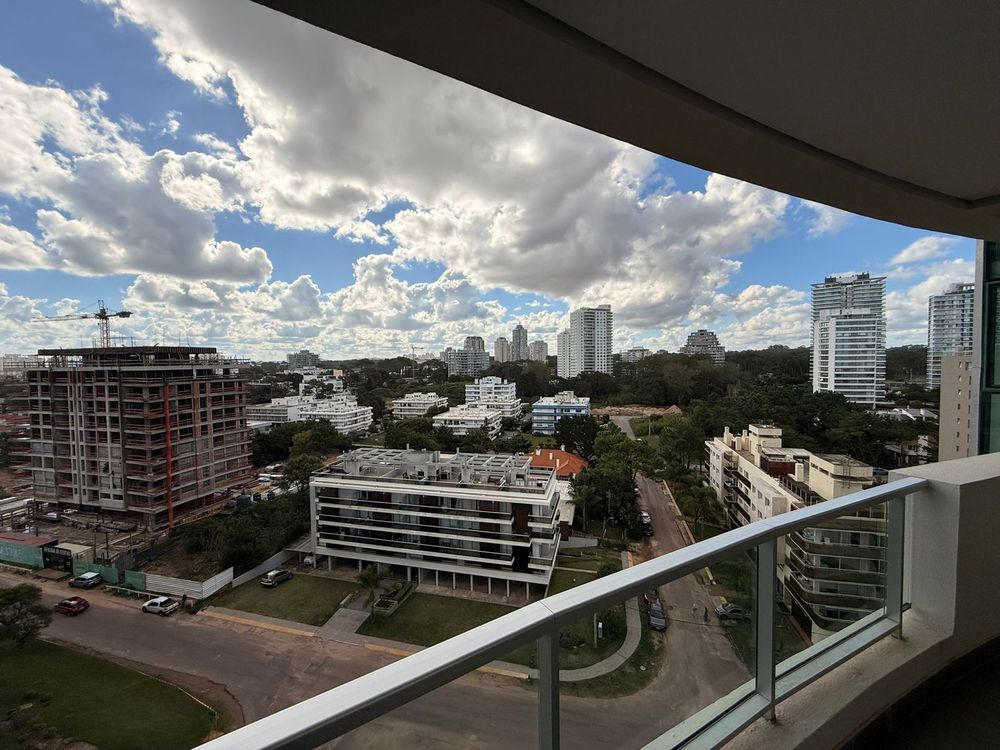 La imagen de la vista es referencial y fue tomada desde un apartamento de la misma tipolog&iacute;a, aunque ubicado en otro piso del edificio.
