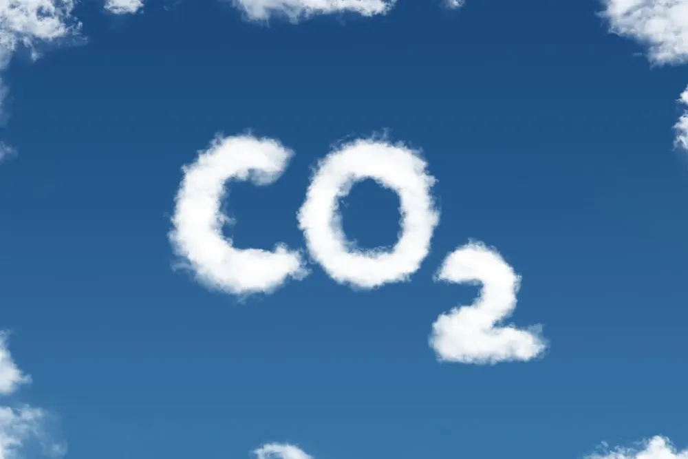 El dióxido de carbono (CO2) es el principal gas de efecto invernadero que se emite a raíz de las actividades del ser humano.