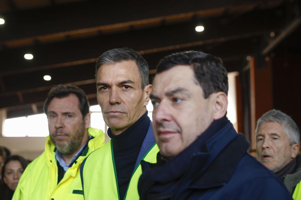 Juanma Moreno, presidente de Andalucía que va por su reelección, y el presidente de España, Pedro Sánchez.&nbsp;