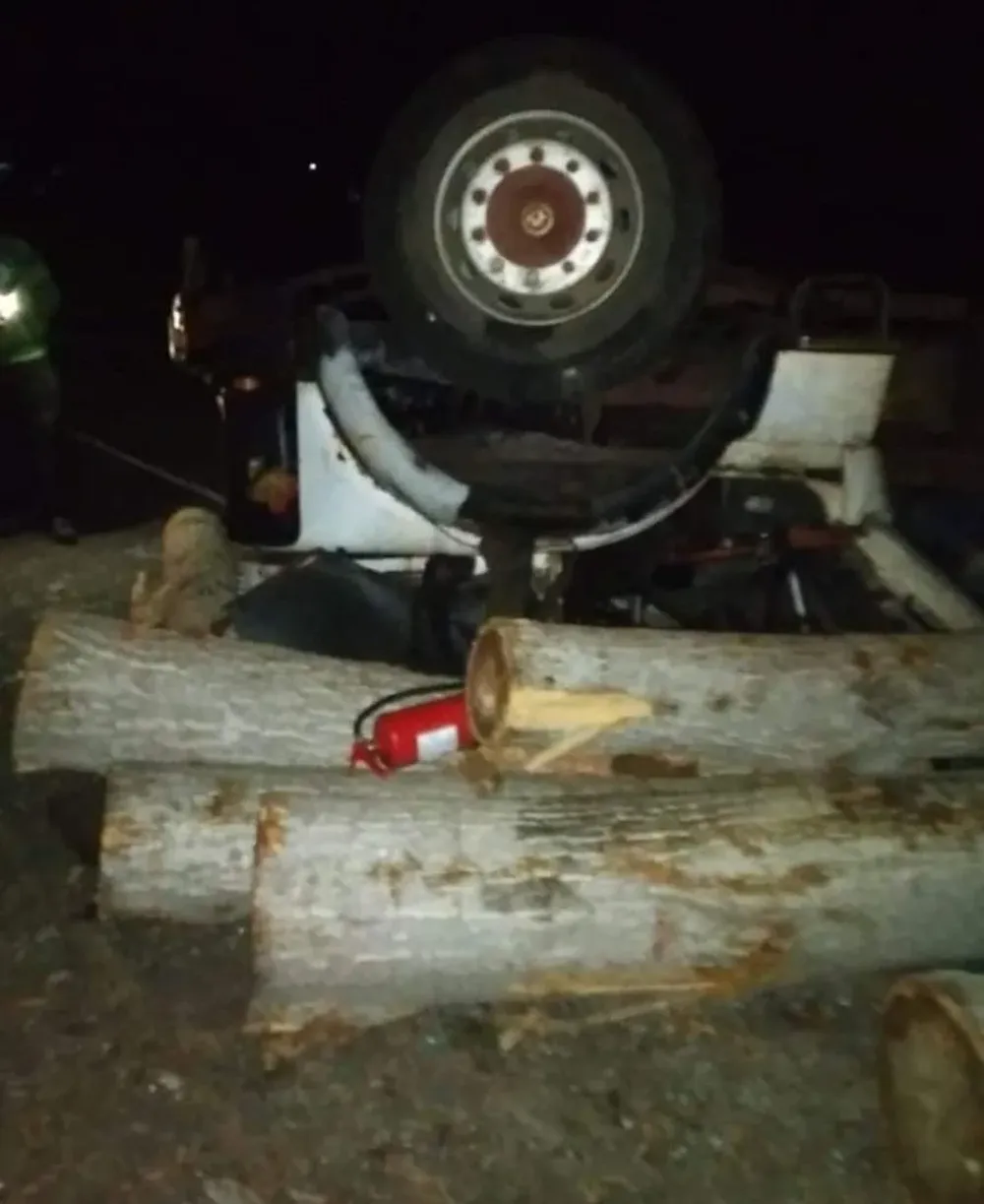 El vehículo que perdió el cargamento se dirigía hacia Tala mientras que el otro se iba de esa localidad