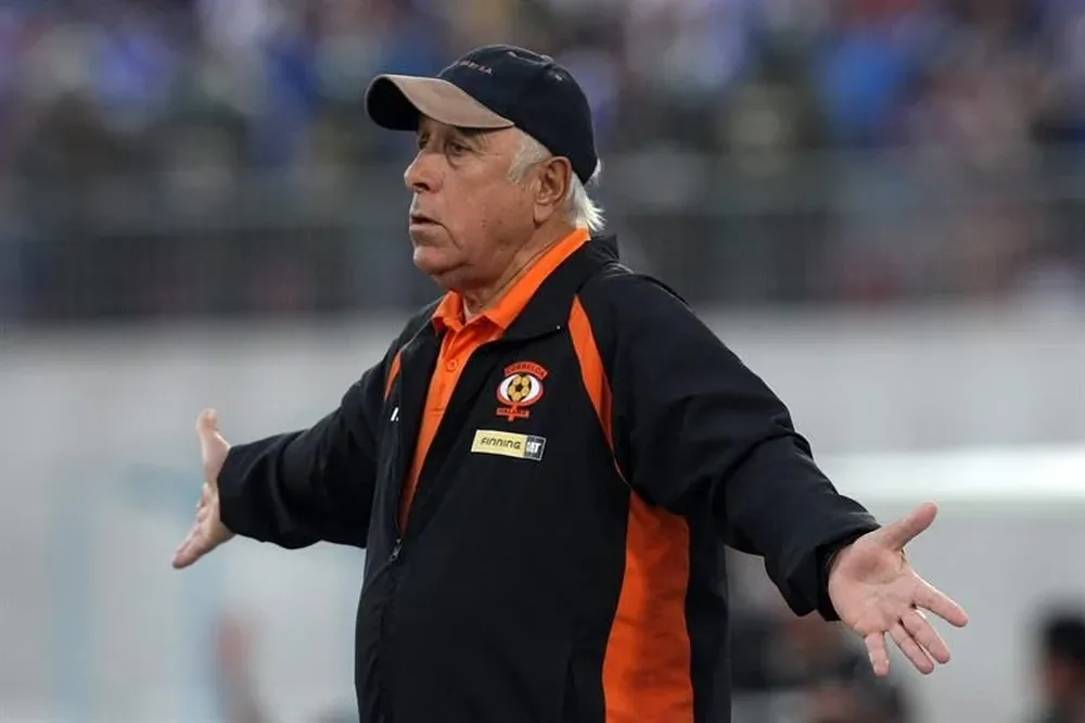 El entrenador uruguayo Nelson Acosta