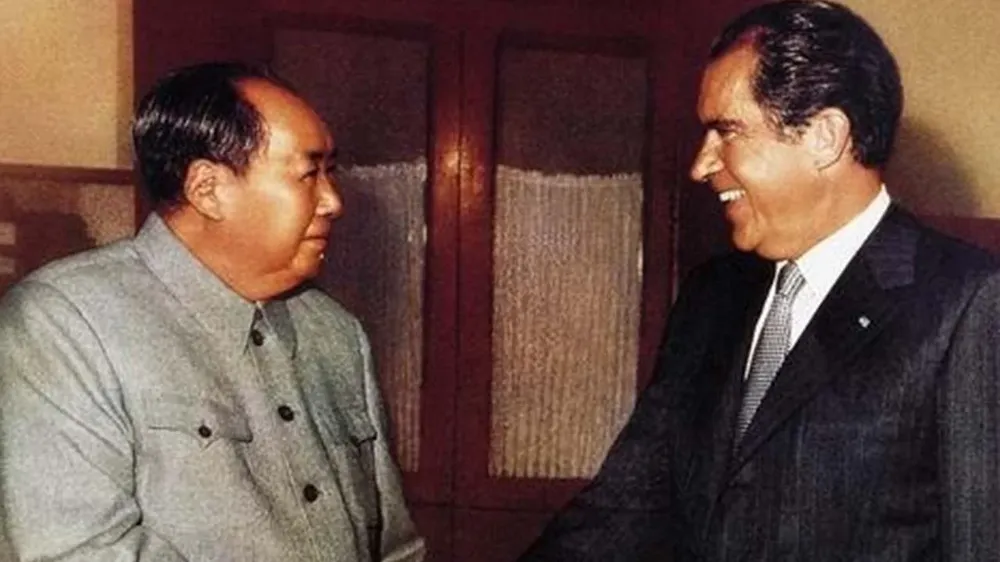 El presidente estadounidense Richard Nixon con Mao Tse Tung en Pekín, en febrero de 1972. Un gigantesco paso de distensión
