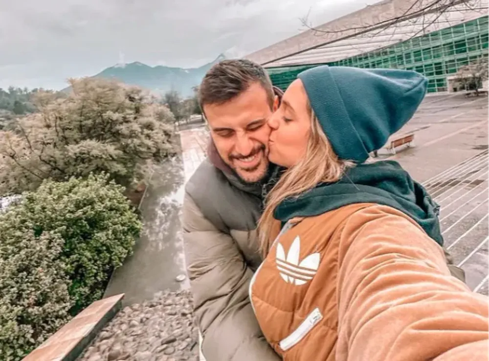 La pareja cuando estaba en su mejor momento en unas vacaciones fuera de la Ciudad