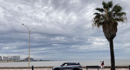 Mientras el gobierno analiza gravar a los vehículos eléctricos porque el producto ya se instaló, el sector privado advierte que representan apenas el 2% del parque automotor