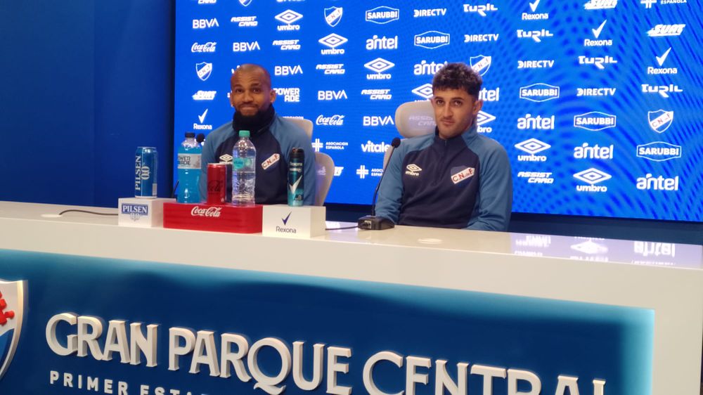 Luis Mejía y Gastón Martirena en conferencia de prensa