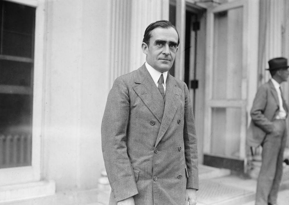 El doctor Cary Grayson, médico personal de Wilson, fue una pieza clave para ayudar a mantener a los estadounidenses ignorantes sobre el verdadero estado de salud del mandatario.