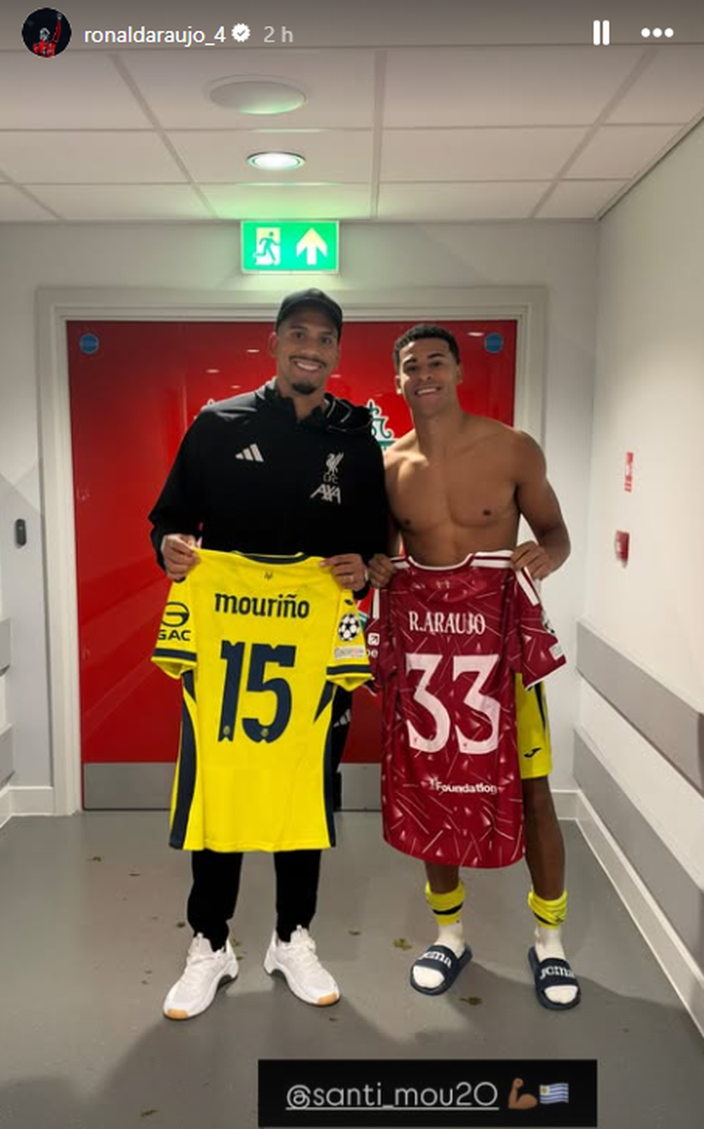 Ronald Araujo y Santiago Mouriño tras enfrentarse por Liga de Campeones