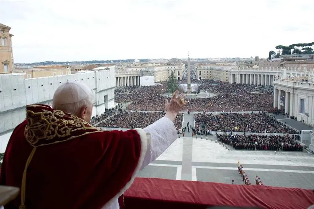 Vaticano- Mensaje de Navidad del Papa Benedicto XVI en la plaza de San Pedro