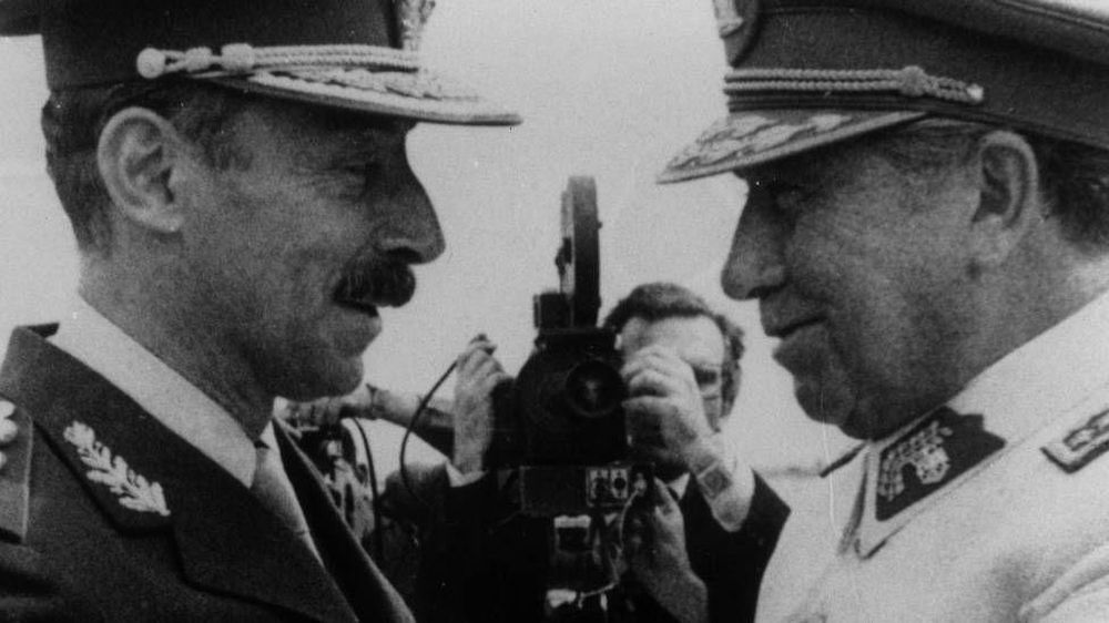 Los generales Jorge Rafael Videla de Argentina y Augusto Pinochet de Chile en un encuentro en 1978.