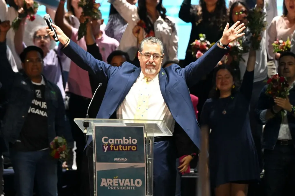 Bernardo Arévalo, candidato del partido Semilla, se perfila como el ganador de las elecciones en Guatemala
