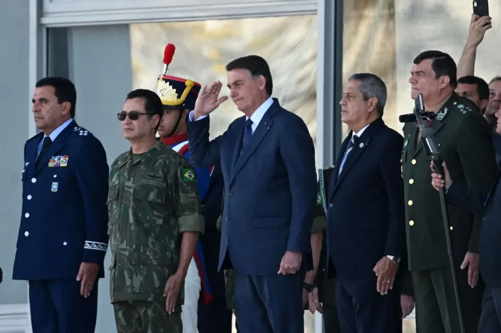 Bolsonaro participó en un desfile militar