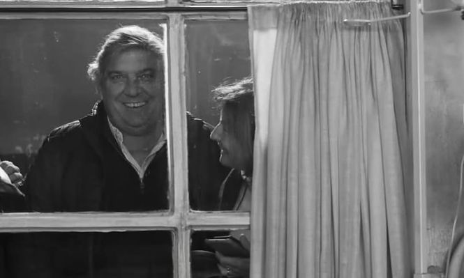 Álvaro Mangino en el set de La sociedad de la nieve