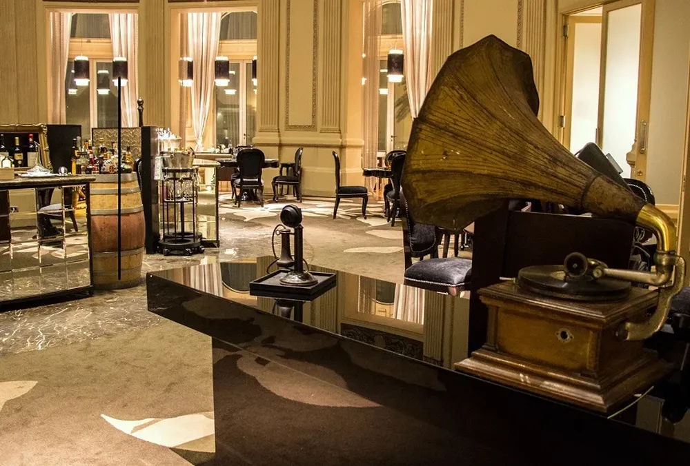 Entrada del elegante salón del Restaurant 1921