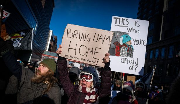 Un juez bloqueó la deportación de Liam Ramos, el niño de cinco años detenido por ICE junto a su padre en Minneapolis