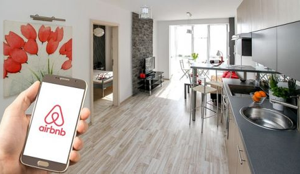 Dura sanción contra Airbnb por publicar viviendas turísticas que no tienen licencia
