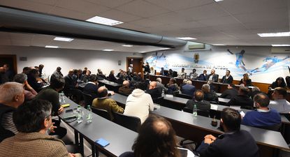 La intrincada negociación en la AUF por el reparto del dinero que genera el nuevo y millonario contrato de derechos de TV del fútbol uruguayo y las posibles salidas