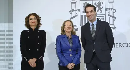 Nadia Calviño, Carlos Cuerpo y María Jesús Montero durante el acto de traspaso de carteras.