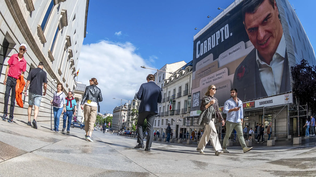 Cartel de Hazte Oír frente al Congreso de los Diputados
