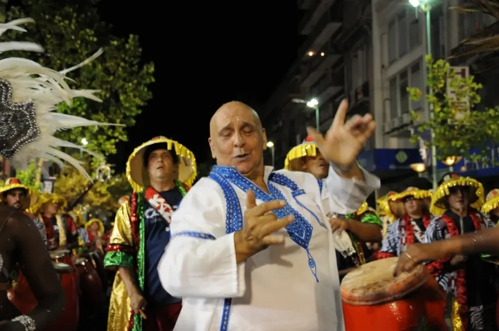 Julio Sosa desfilará con Tronar de Tambores