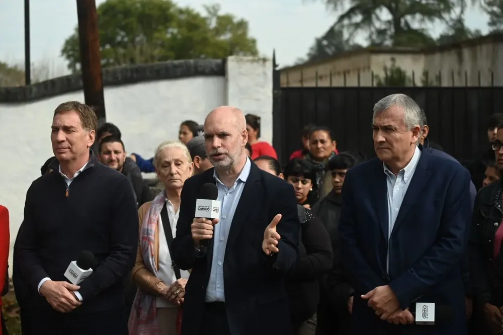 Rodríguez Larreta frente al covento de los bolsos de López